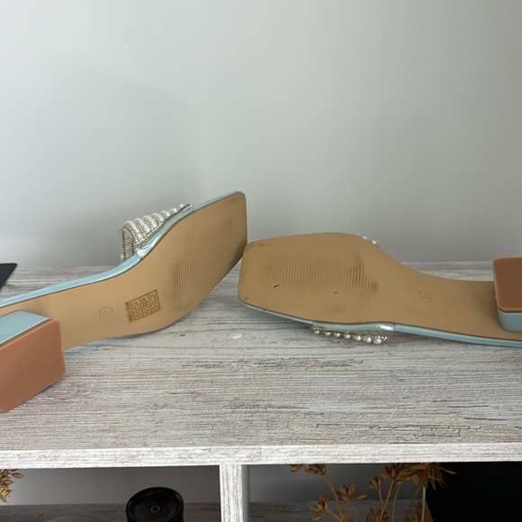 Light blue mule shoes with pearls designs size 41 new, never worn - Picture 5 of 6